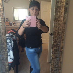 Meet your Posher, Aurora